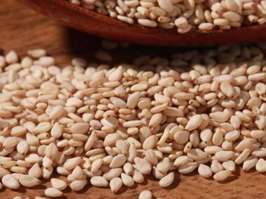 Whitish sesame seeds Whitish sesame seeds